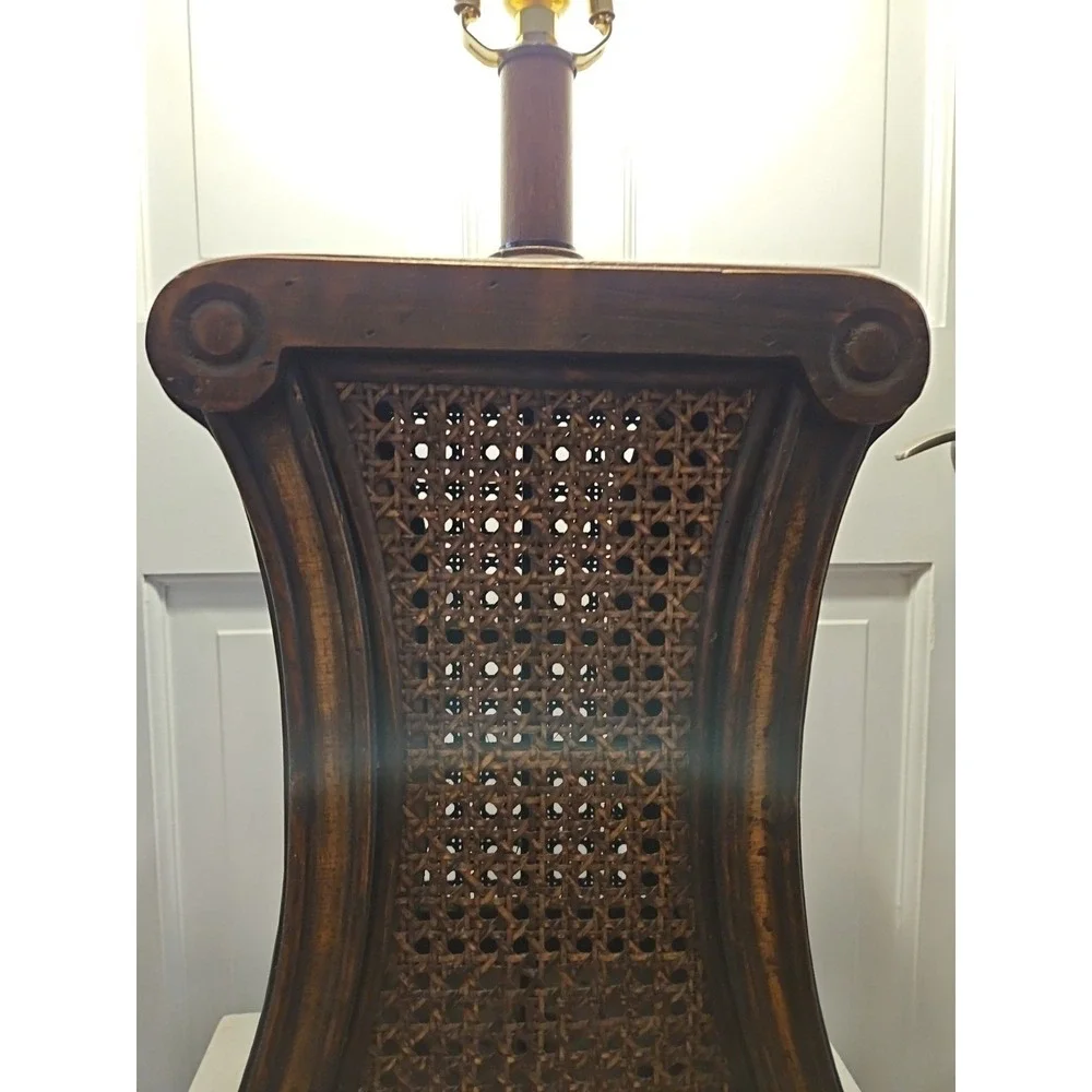 BEAUTIFUL Vintage-style Lamp With A Wooden Base And A Crane‎ Insert